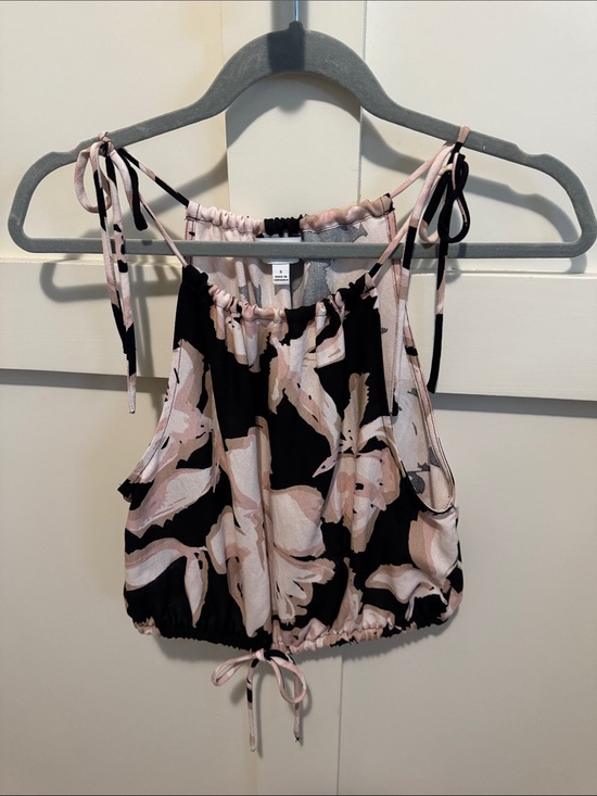 Gilli Tops - Gilli Black & Light Pink Floral Tie-Shoulder Cropped Cami